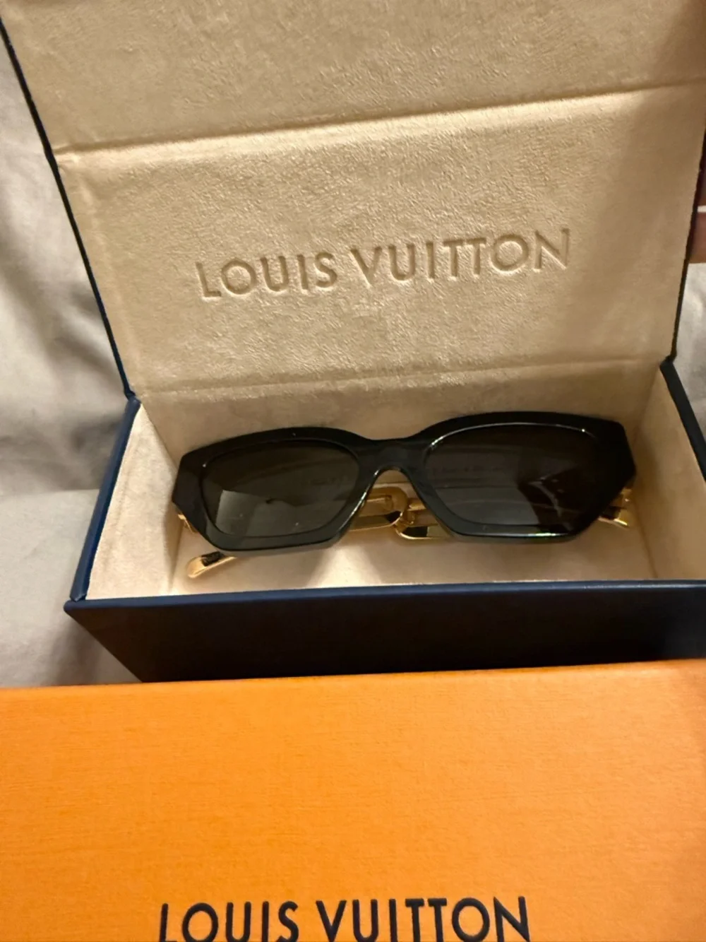 Louis Vuitton LV Edge Black Gold Cat-Eye Sunglasses - Picture 4 of 9